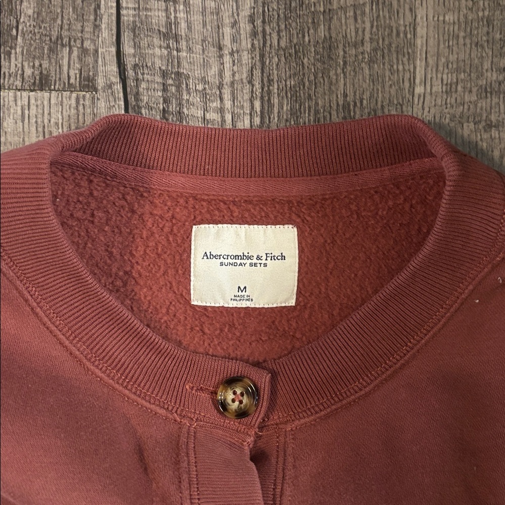 Abercrombie & Fitch Cropped Button-Up Sweatshirt - Dusty Pink - Size Medium - Picture 2 of 3